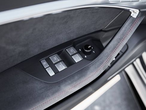 Used 2024 Audi RS 7 Performance AWD/4WD image 31