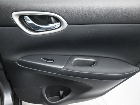 Used 2015 Nissan Sentra SV FWD image 34