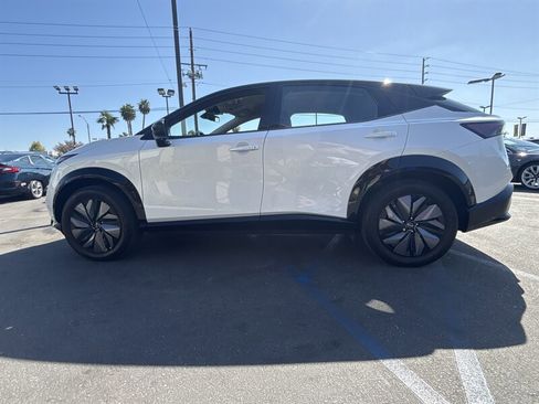 Used 2023 Nissan Ariya AWD image 5