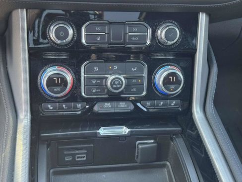 Used 2021 GMC Yukon Denali w/ Denali Ultimate Package AWD/4WD image 28