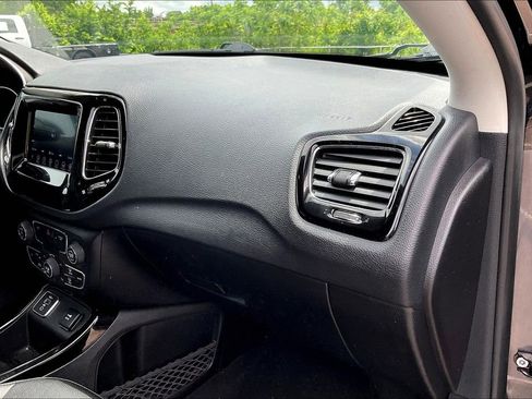 Used 2020 Jeep Compass Latitude image 15