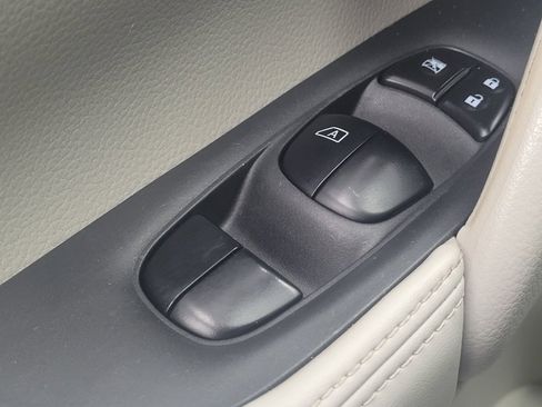 Used 2018 Nissan Rogue Sport SV image 27