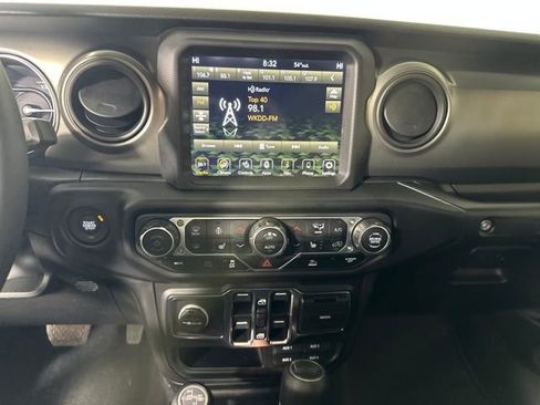 Used 2023 Jeep Wrangler Unlimited w/ Sun & Screen Package image 21