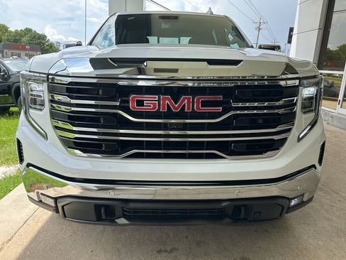 Used 2026 GMC Sierra 1500 SLT AWD/4WD image 3