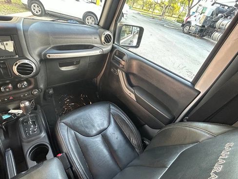Used 2016 Jeep Wrangler Sahara w/ Connectivity Group AWD/4WD image 11