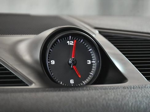 Used 2022 Porsche Cayenne Platinum Edition image 23