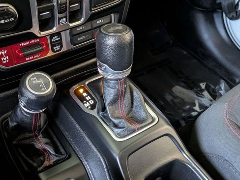 Used 2023 Jeep Wrangler Unlimited Rubicon AWD/4WD image 18