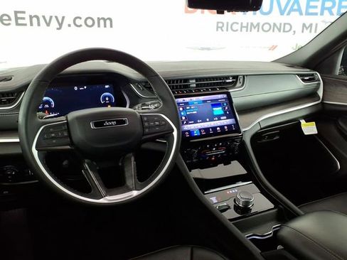 Used 2024 Jeep Grand Cherokee L Limited w/ Luxury Tech Group II AWD/4WD image 10