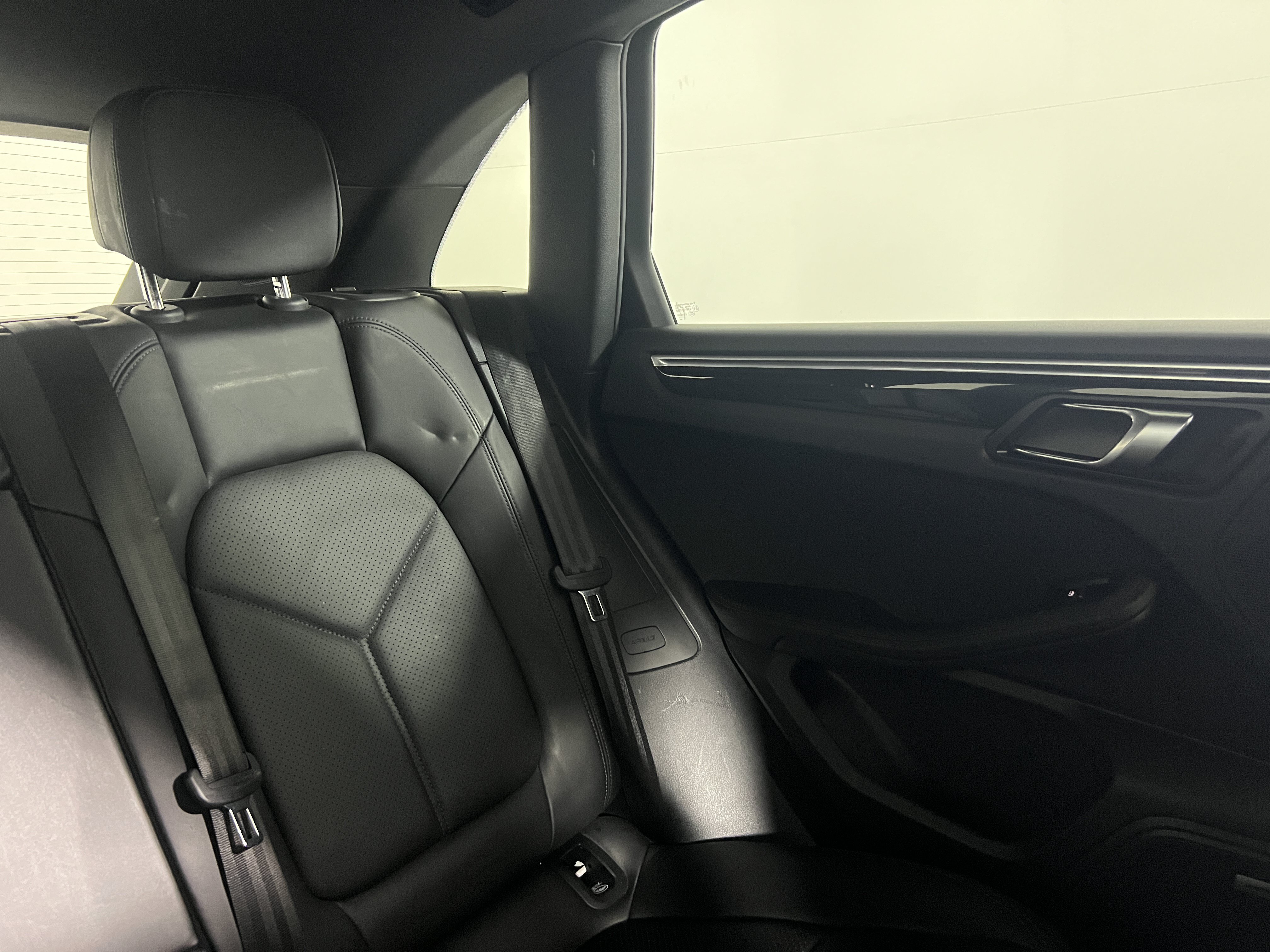 Used 2019 Porsche Macan S AWD/4WD image 17