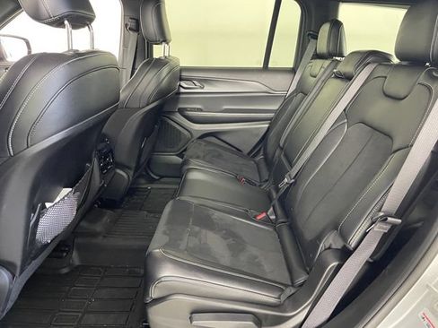 Used 2024 Jeep Grand Cherokee L Altitude AWD/4WD image 11