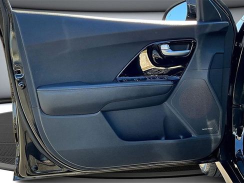 Used 2022 Kia Niro EX image 20