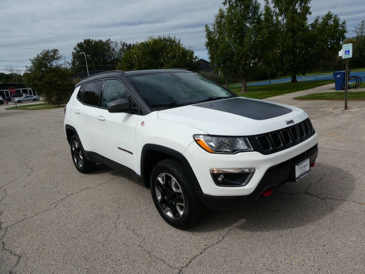 Used 2017 Jeep Compass Trailhawk w/ Leather Interior Group AWD/4WD image 3