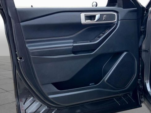 Used 2020 Ford Explorer XLT w/ Equipment Group 202A AWD/4WD image 21