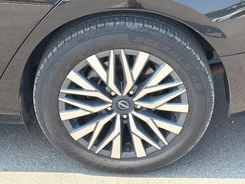 Used 2025 Nissan Altima 2.5 SV FWD image 19