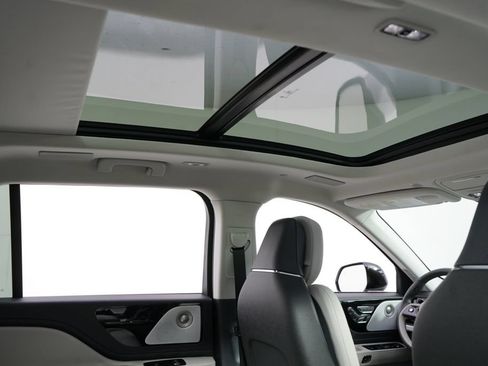 New 2026 Lincoln Aviator Reserve AWD/4WD image 17