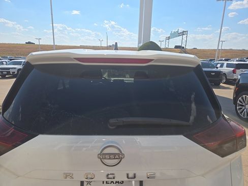 Used 2023 Nissan Rogue S FWD image 6