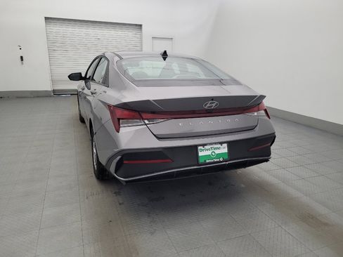 Used 2024 Hyundai Elantra SE image 6