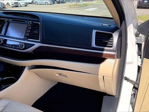 Used 2016 Toyota Highlander Limited image 17