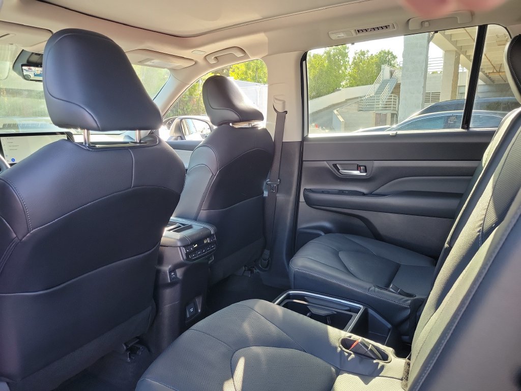 Used 2024 Toyota Grand Highlander AWD image 18