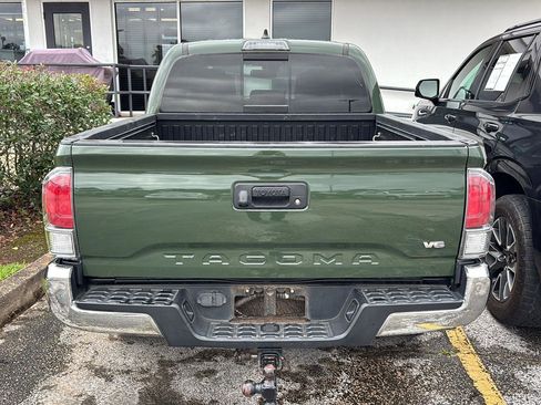 Used 2021 Toyota Tacoma TRD Off-Road AWD/4WD image 5