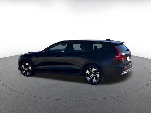 Used 2025 Volvo V60 B5 Cross Country Plus image 10
