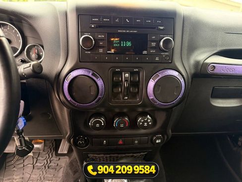 Used 2017 Jeep Wrangler Unlimited Sahara w/ Connectivity Group AWD/4WD image 19