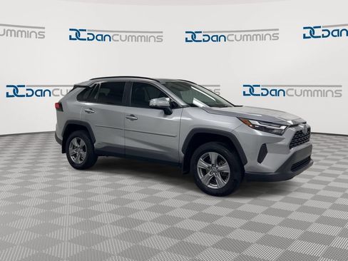 Used 2022 Toyota RAV4 XLE AWD/4WD image 2