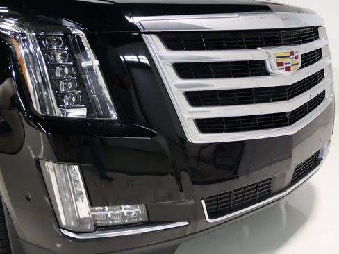 Used 2020 Cadillac Escalade ESV Premium Luxury image 24