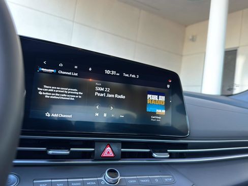 Used 2025 Hyundai Elantra SEL image 21