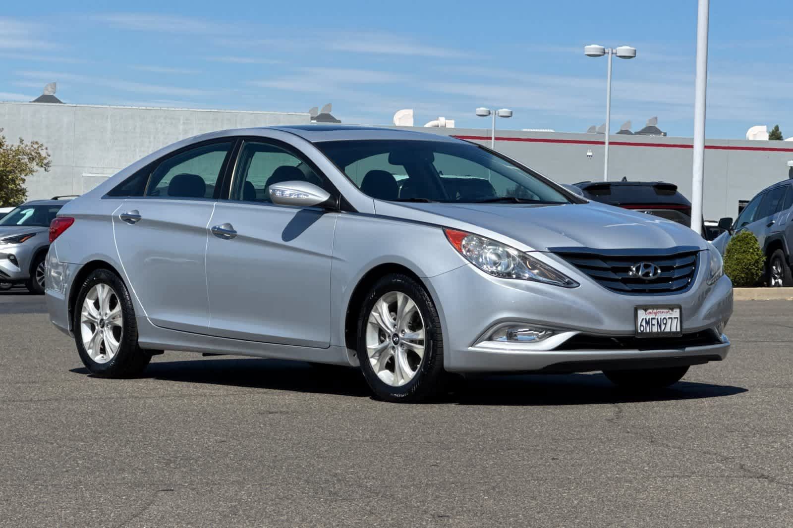 Used 2011 Hyundai Sonata Limited w/ Navigation Pkg 5 FWD image 5