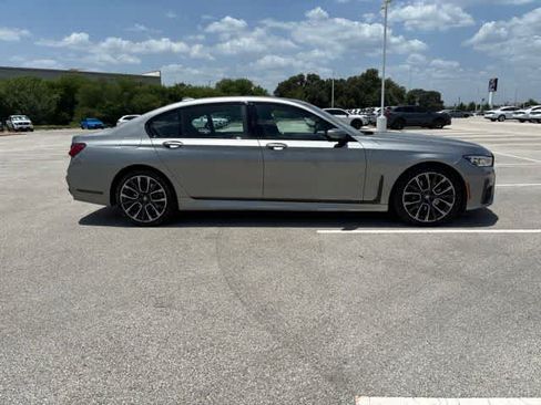 Used 2022 BMW 740i w/ M Sport Package RWD image 6