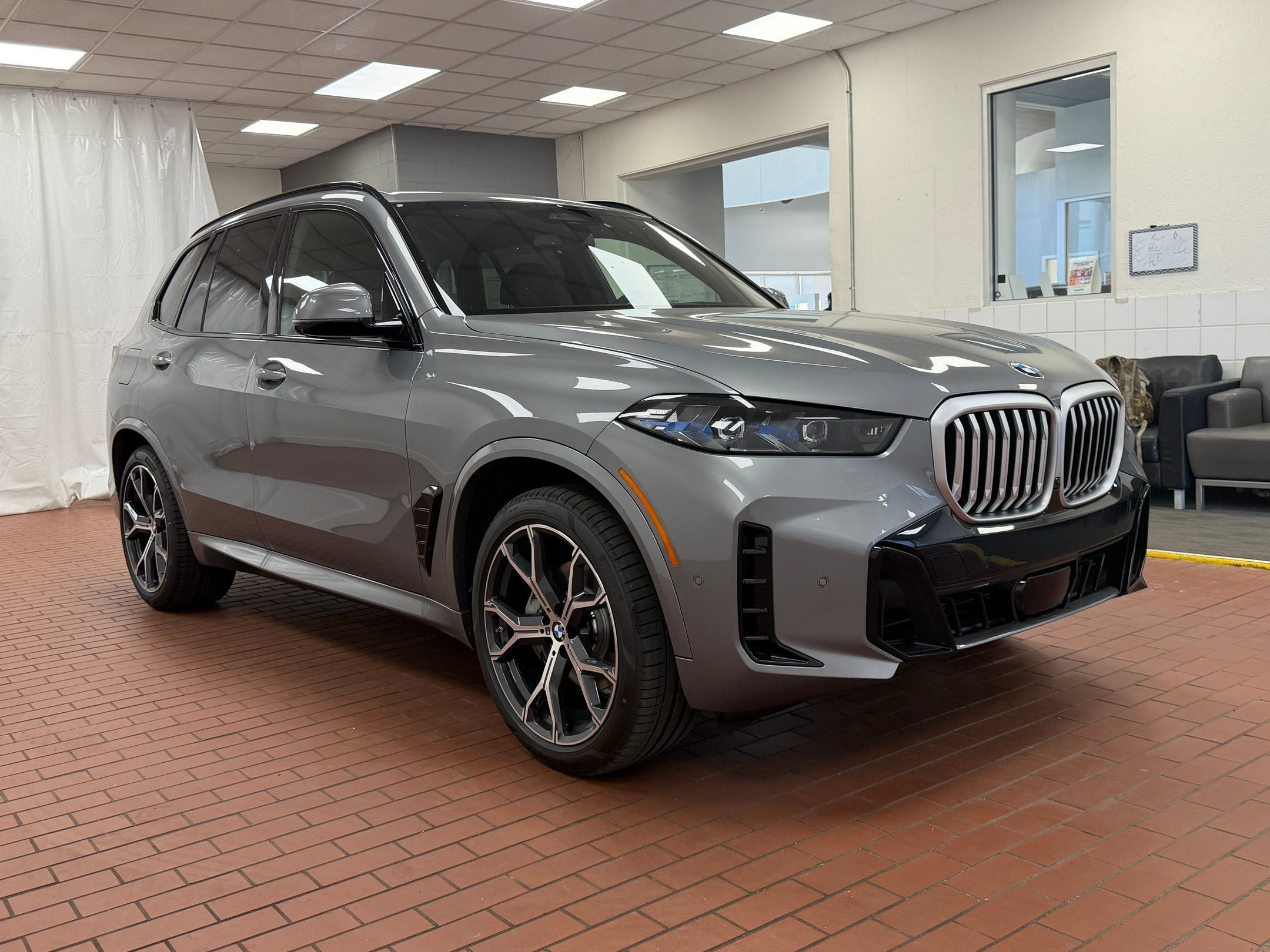 Used 2026 BMW X5 xDrive40i w/ M Sport Package AWD/4WD image 6