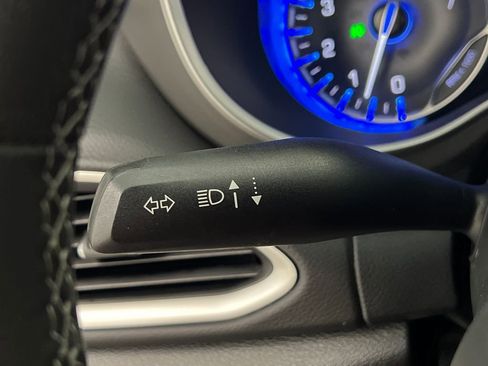 Used 2025 Chrysler Pacifica Select FWD image 55