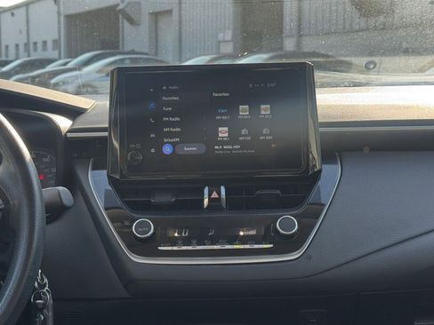 Used 2025 Toyota Corolla LE image 21