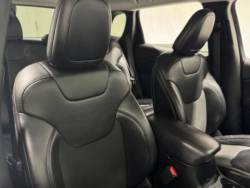 Used 2019 Jeep Cherokee Latitude Plus image 8