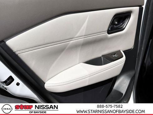 Used 2023 Nissan Rogue SL image 10