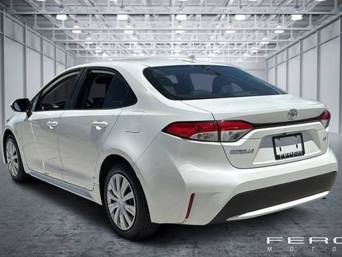 Used 2020 Toyota Corolla LE FWD image 3