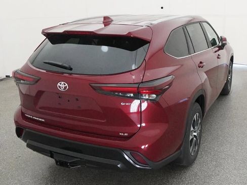 New 2026 Toyota Highlander XLE image 8