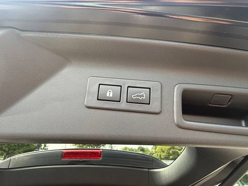 Used 2025 Subaru Forester Premium AWD/4WD image 24