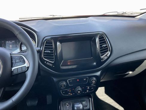 Used 2021 Jeep Compass Latitude image 6