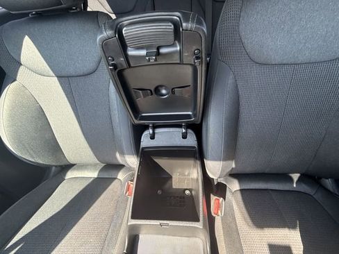 Used 2019 Hyundai Santa Fe SE image 20