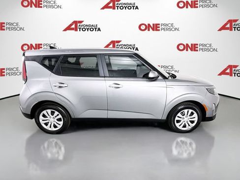 Used 2025 Kia Soul LX FWD image 8