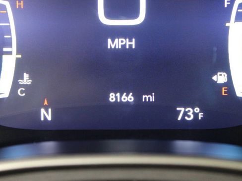 Used 2024 Chrysler Pacifica Touring image 11