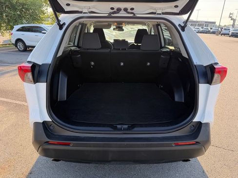 Used 2020 Toyota RAV4 XLE FWD image 9