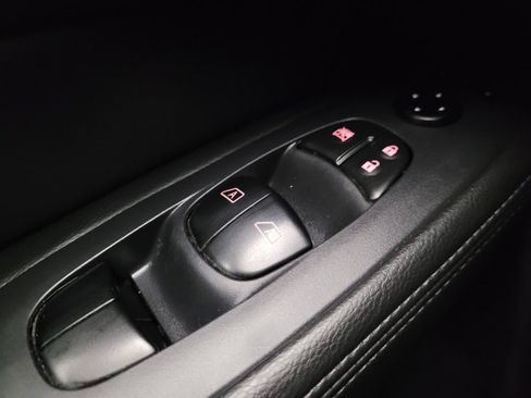 Used 2019 Nissan Pathfinder Platinum w/ Cargo Package image 27