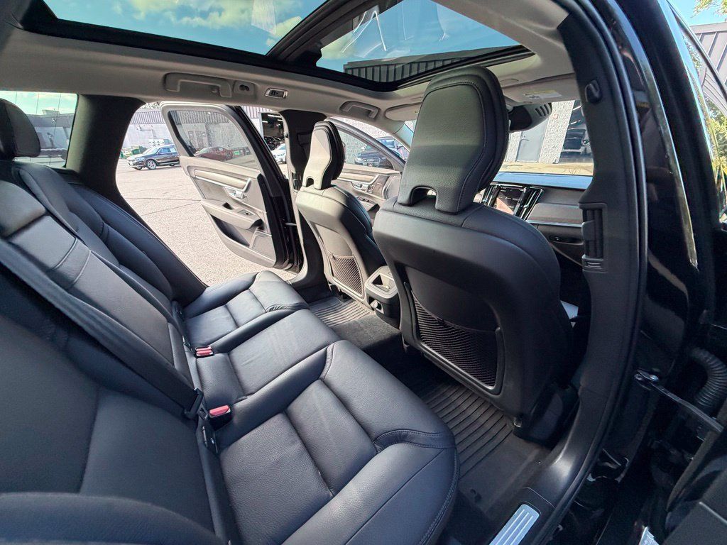 Used 2020 Volvo V90 T6 Cross Country w/ Protection Package Premier AWD/4WD image 23