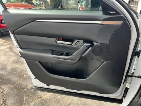 Used 2025 MAZDA CX-50 AWD 2.5 S w/ Premium Package image 18