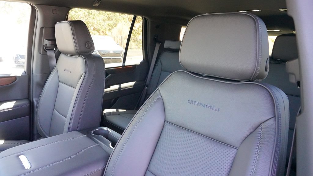 New 2026 GMC Yukon Denali AWD/4WD image 13