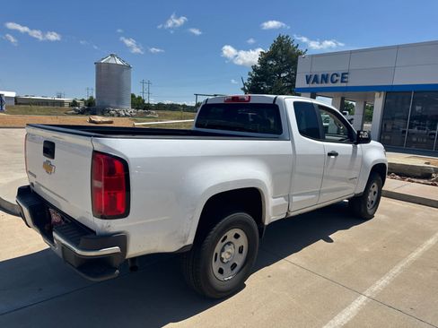 Used 2017 Chevrolet Colorado W/T RWD image 9