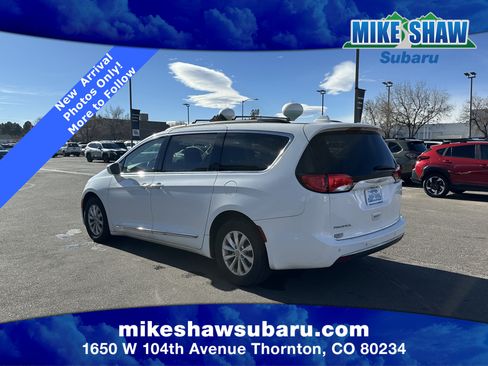 Used 2017 Chrysler Pacifica Touring-L image 8